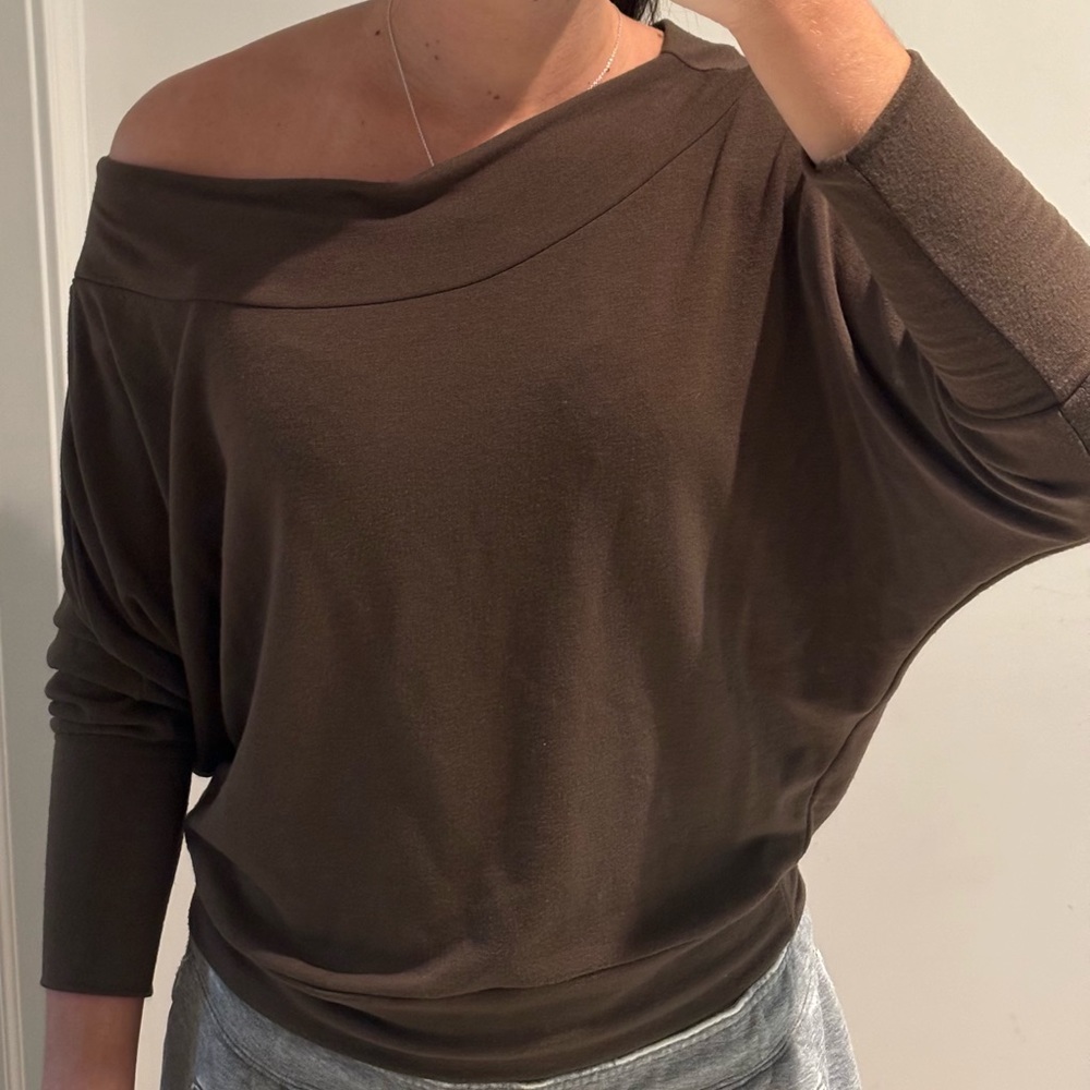 Off the shoulder 3/4 sleeve